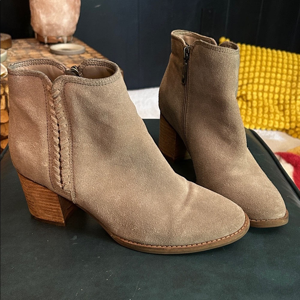 Blondo Taupe Suede Ankle Booties 9.5